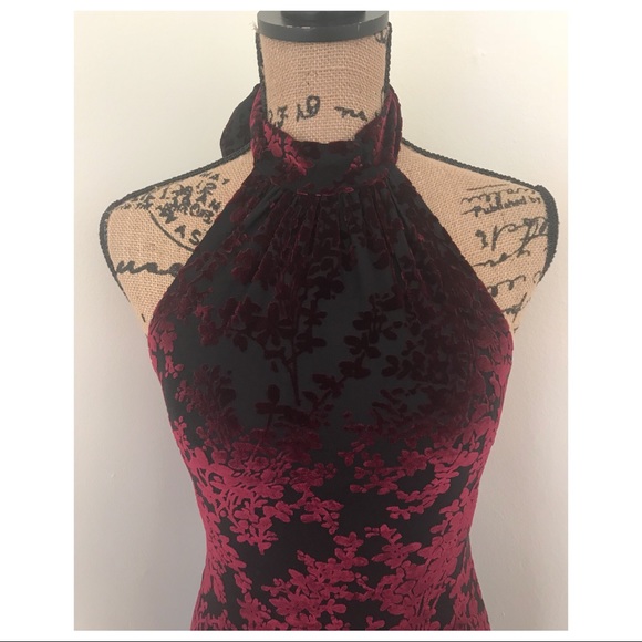 DRESS THE POPULATION VELVET HALTER MINI DRESS - Picture 4 of 8